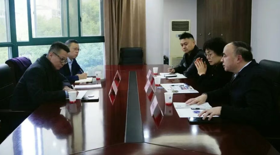 Chairman of Cogdel Education Group, Visits Yali High School to Discuss the Future