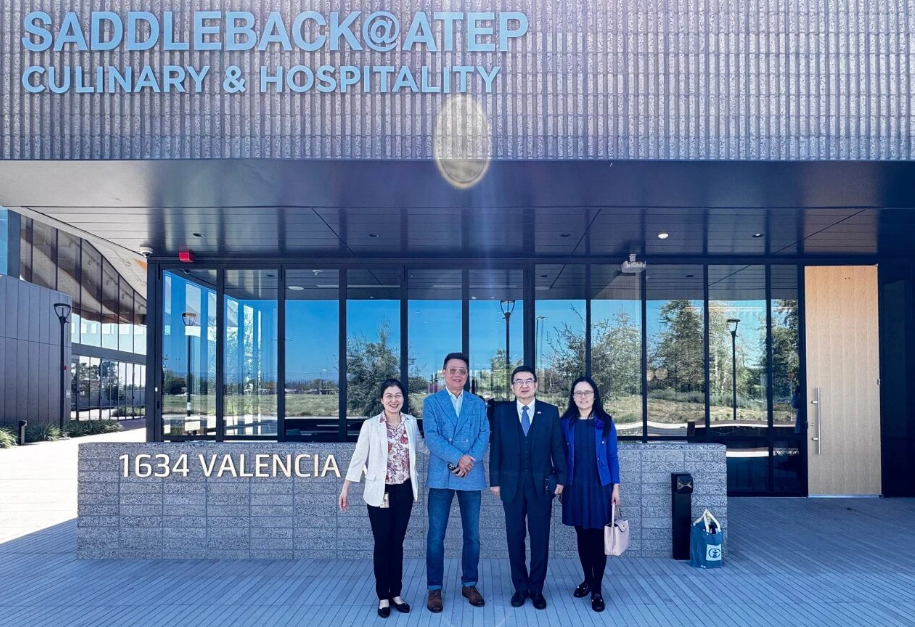 Cogdel Education Group and the Cultural and Education Section of the Chinese Consulate General in Los Angeles Visit Saddleback College