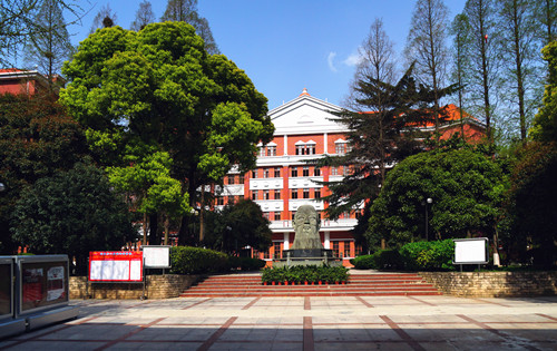 学校档案:武汉市第六中学成立于1903年,其前身是由德国人创办的德华